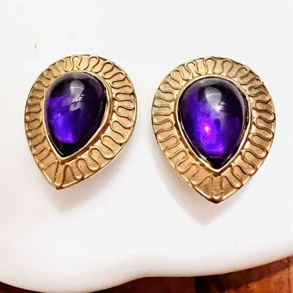 Vintage Galleria Gripoix Glass Earrings Cabochon Clip On Purple Gold Teardrop 46